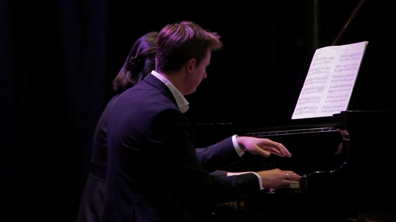 Isabelle STELLA et ses élèves, concert à Paris, mairie du 9ème, autour de 2 pianos