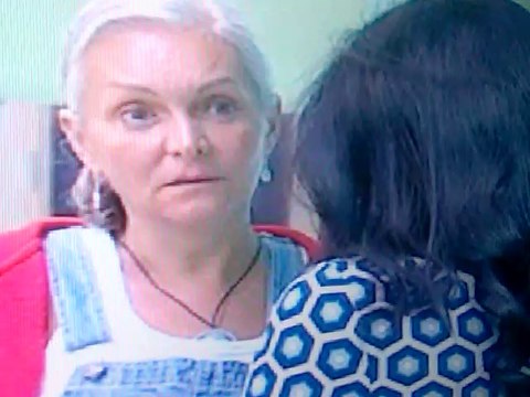 מרטין מנחמת את לינור. מצלמות הבית. רגע אחרי ההדחה של מיקי