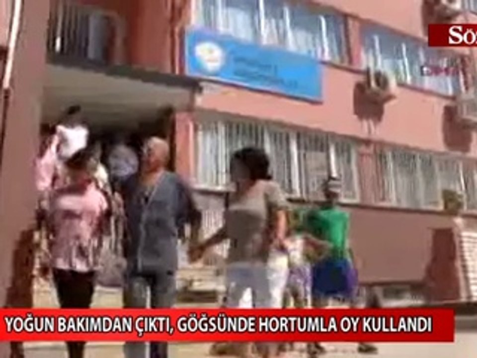 Göğsünde hortumla oy kullandı