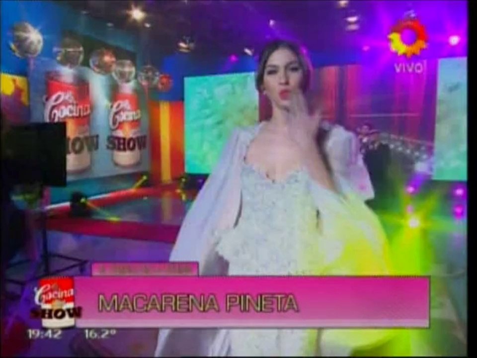Macarena Pineta Desfile #RobertoPiazza #Cocina2014