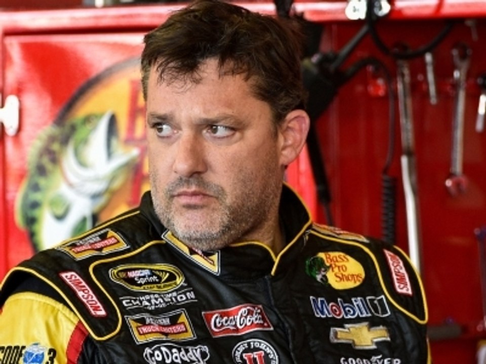 Stewart pulls out of race after fatal crash
