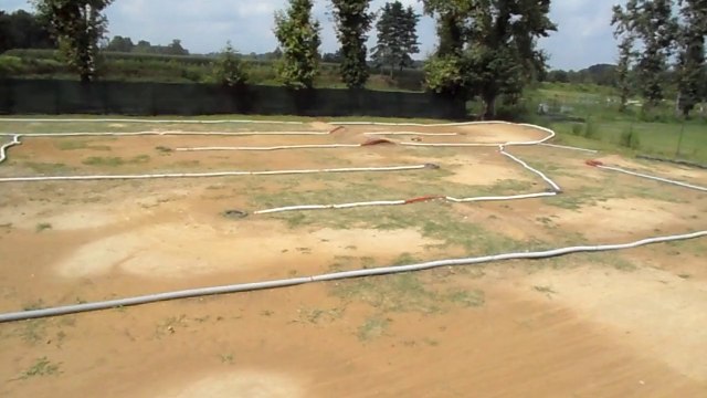 EREVO BRUSHLESS HOBBYWING 2250 KV IN PISTA A BARENGO 2