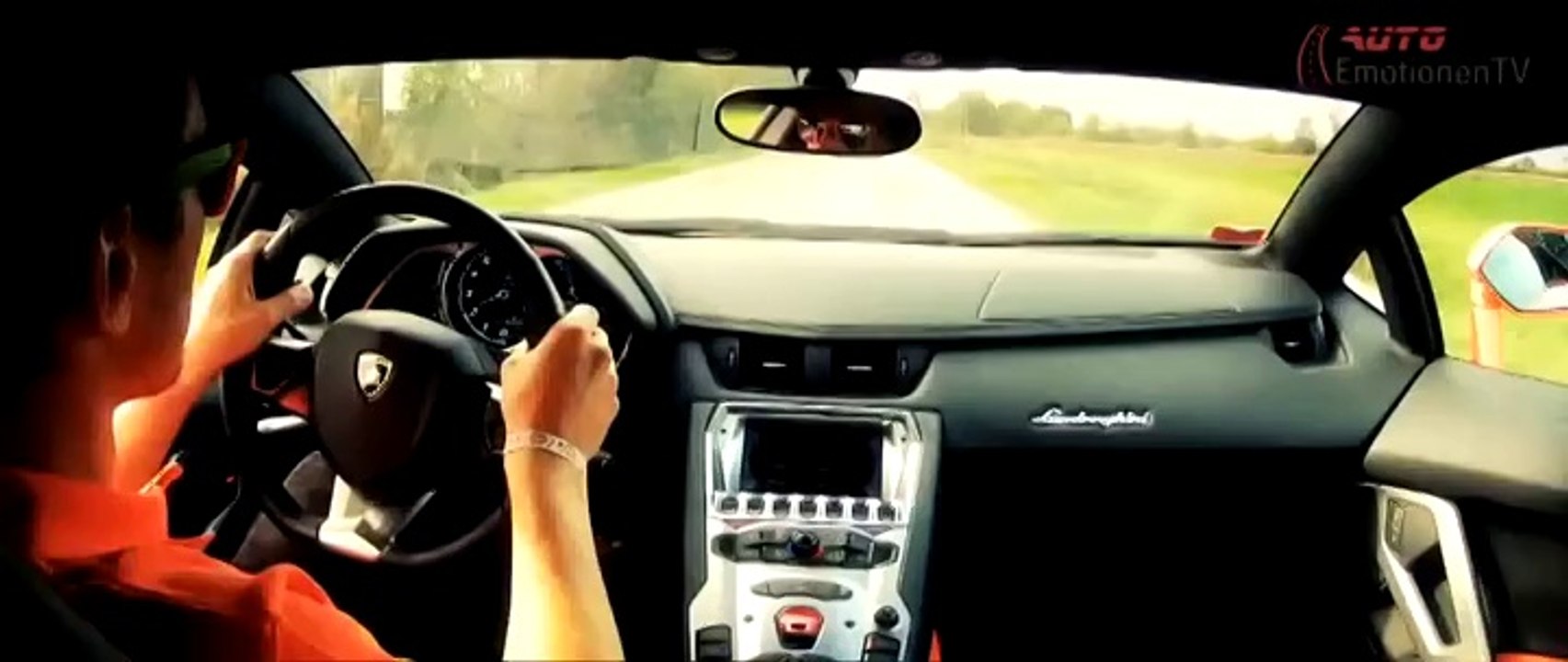 Lamborghini Aventador versus Countach