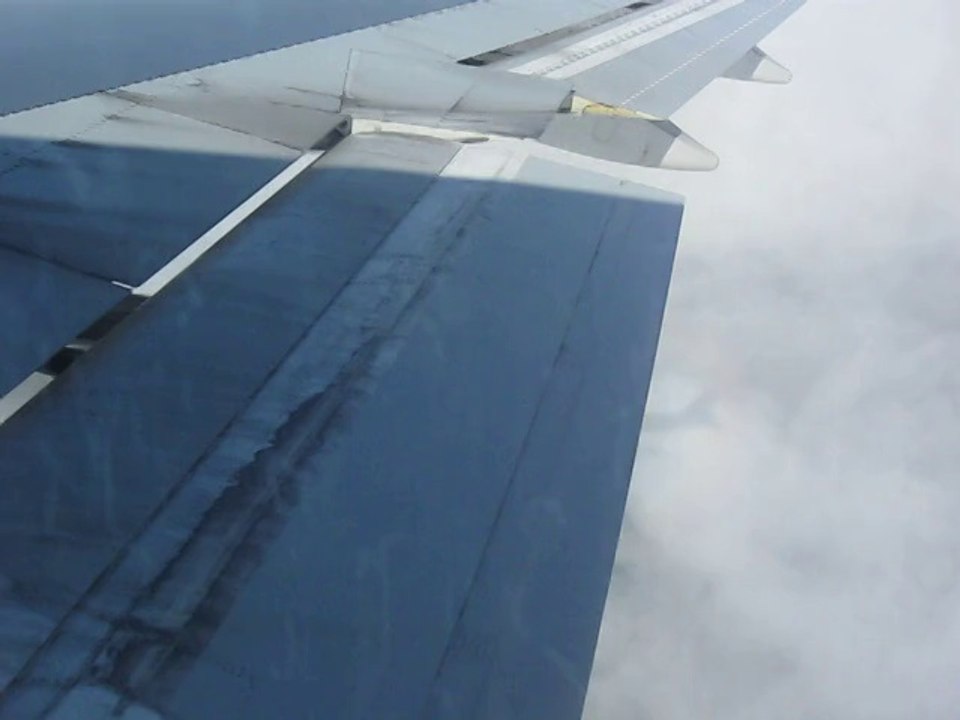 雲海に機影