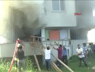 DÜZCE'DEKİ EV YANGINI BİR CAN ALDI