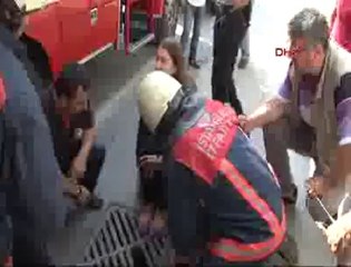 KIRIK PARMAKLIĞI FARKEDEMEYİNCE BACAĞI MAZGALA SIKIŞTI