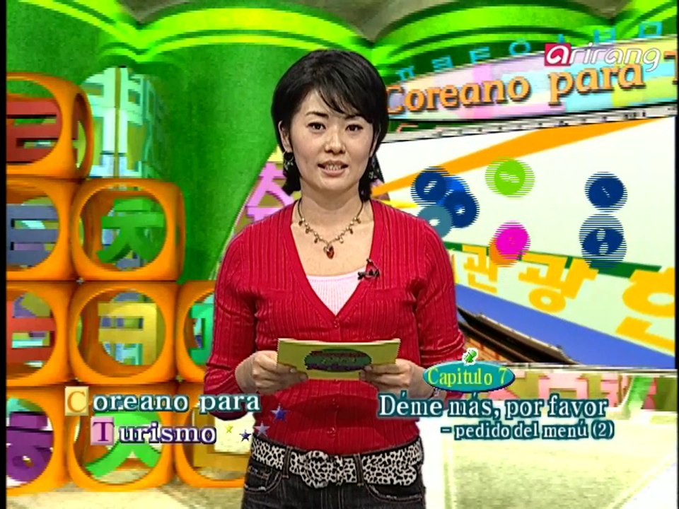 Traveler's Korean (Spanish Español) S1Ep07 Perdone, me podría dar más de los platillos acompañantes? 여기요. 물 좀 더 주세요.[yeo/gi/yo mul jom deo ju/se/yo]
