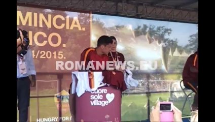 Ritiro 2014 - Emanuelson e Iturbe firmano autografi al Cuore Sole Village