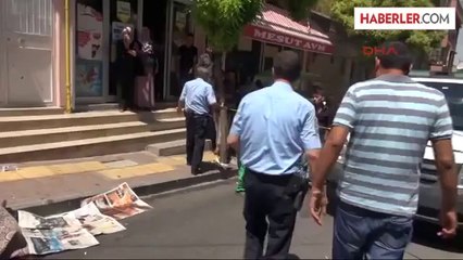 Otobüsün Altında Kalarak Ölen Oğlunun Başından Ayrılmadı