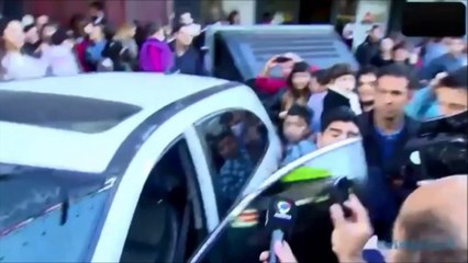 Diego Maradona gifle un journaliste