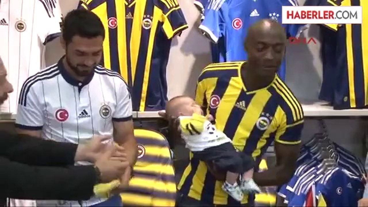 Fenerbahçeli Bekir İrtegün ve Pierre Webo, Fenerium İmza Gününe Katıldı