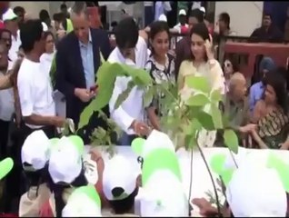 Vivek distributes saplings