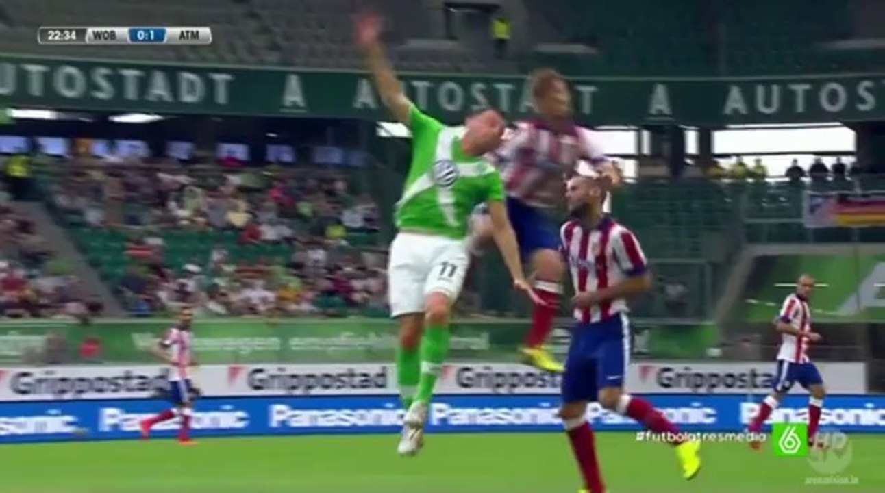 Mario Suarez knocked out by sickening blow to the head