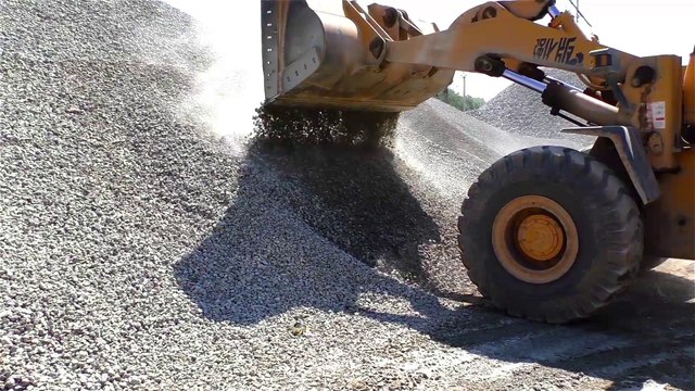 Погрузка щебня гранитного 20 40 мм в карьере по низкой цене