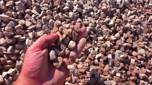 Щебень кварцитный мальновый фракции 5 20 мм погрузка в карьере купить дёшево цена за куб