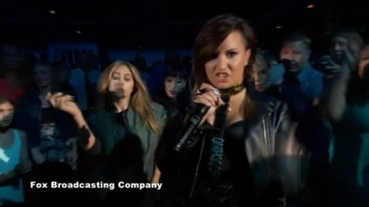 Lovato rocks Teen Choice, Rourke wears Putin shirt