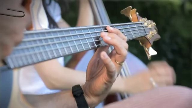 TV3 - 33 recomana - Carles Benavent trio & Giulia Valle. Jamboree. Barcelona.