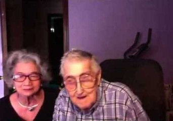 Elderly Couple Try to Take Photo, Apply Hilarious Effects