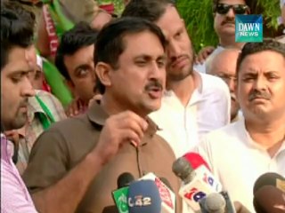 Dasti arrives at Imran's Lahore residence 'on rickshaw', offers support