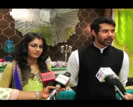 Kumkum Bhagya : Abhi turns servant for Pragya