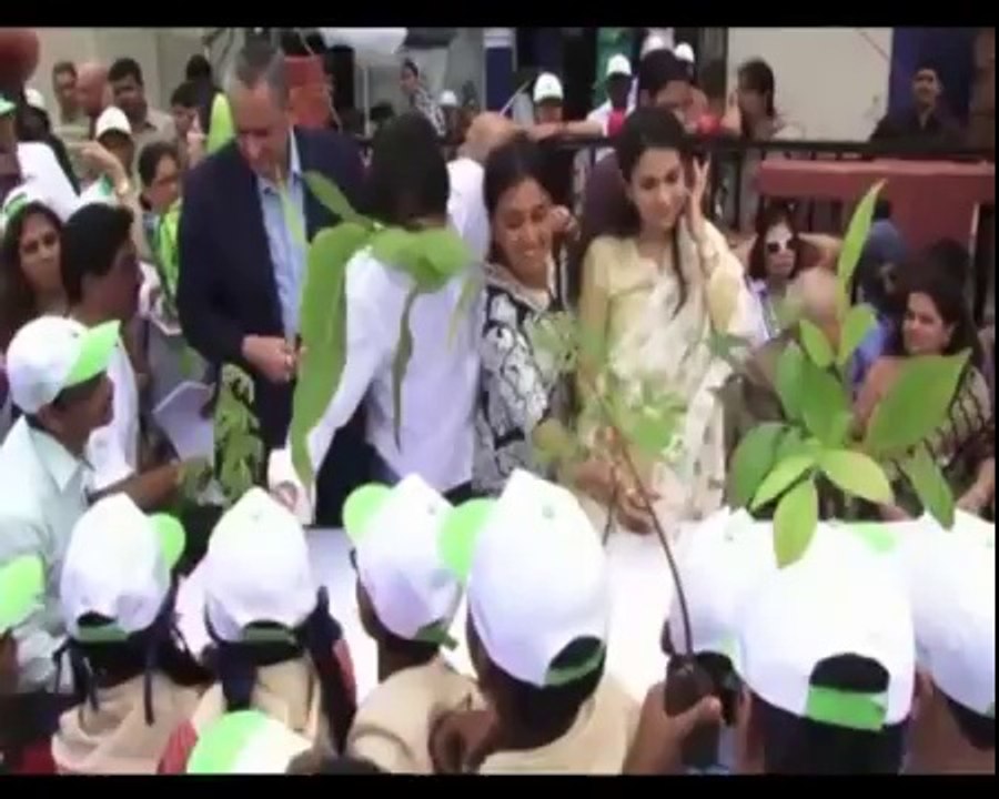 Vivek distributes saplings