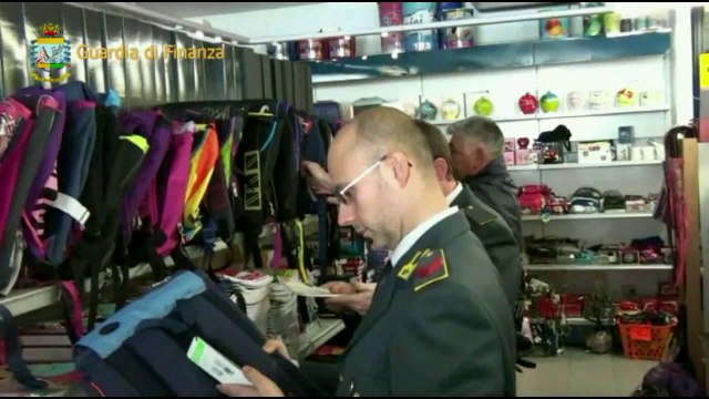 Roma - Guardia di Finanza, lotta alla contraffazione (11.08.14)