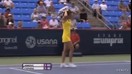 Tenis maçında sütyen askısı koptu