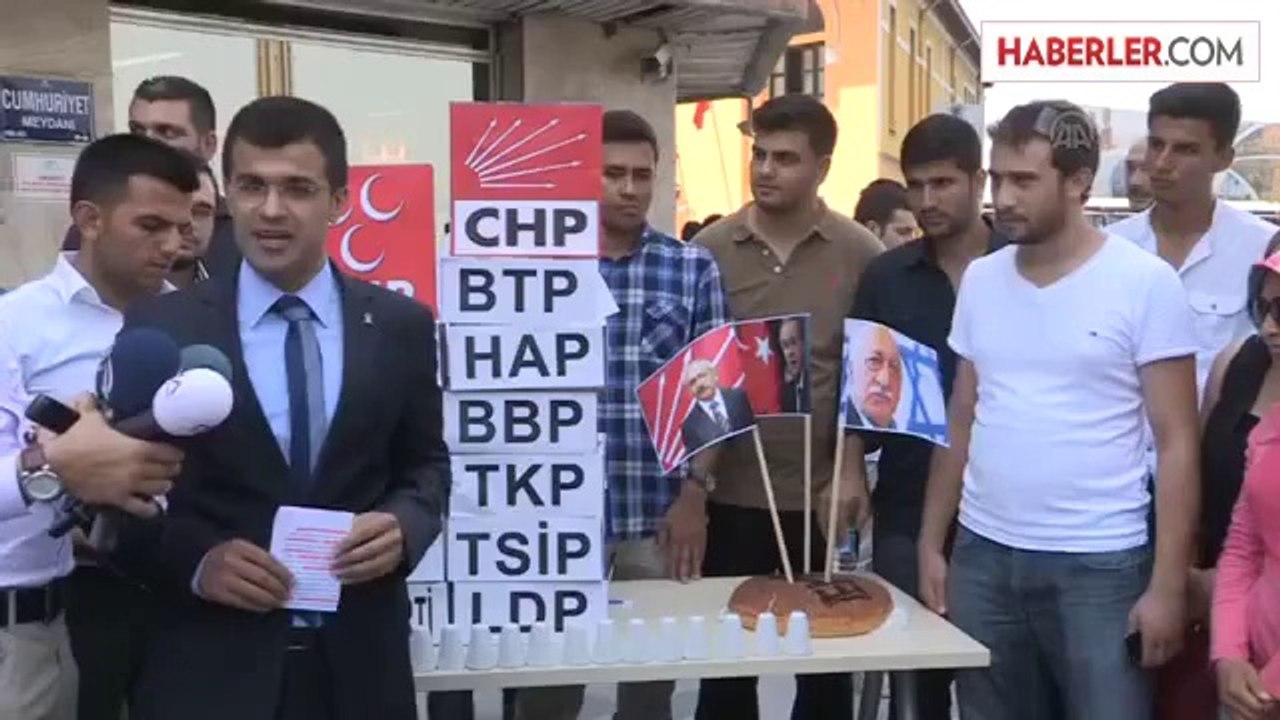AK Parti'li gençler "mısır ekmeği" gönderdi -