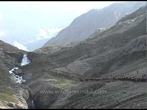 Pilgrims on the trail to Amarnath cave - Kashmir