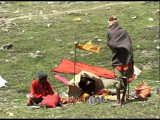 Download Video: Sadhus get ready to continue their yatra towards Amarnath cave