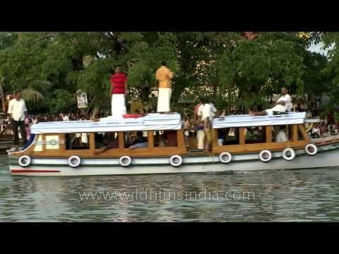 Crowd gather at Alappuzha for Champakulam boat race - Kerala