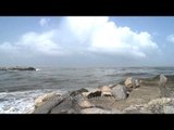 Waves hit the shoreline - Neendakara beach, Kerala