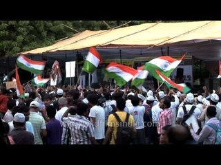 Youth supports Anna Hazare in their own style