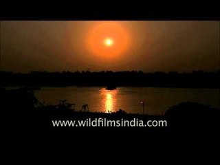 Tải video: Sunset at Hooghly river - West Bengal