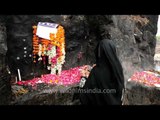 Devotees offer prayer to Djinns - Feroz Shah Kotla Fort