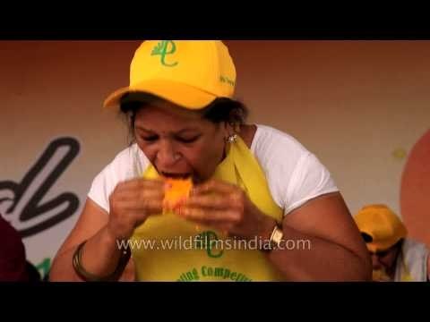 Ladies take part in mango eating competitions - Delhi