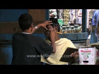 Kolkata road-side barber : Odd jobs in West Bengal