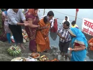 Elderly woman comes forward to perform Chhat Puja in Delhi