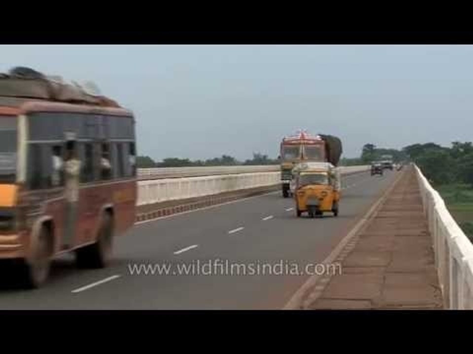 Vehicles traverse along Mahanadi Road Bridge, Cuttack
