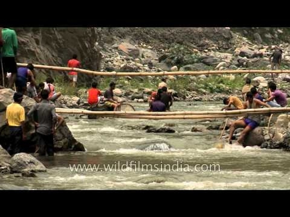 People gather to celebrate Maund Mela 2014, Uttarakhand