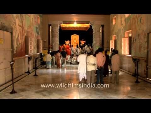 Visitors at Mulagandhakuti Vihara, Buddhist temple at Sarnath