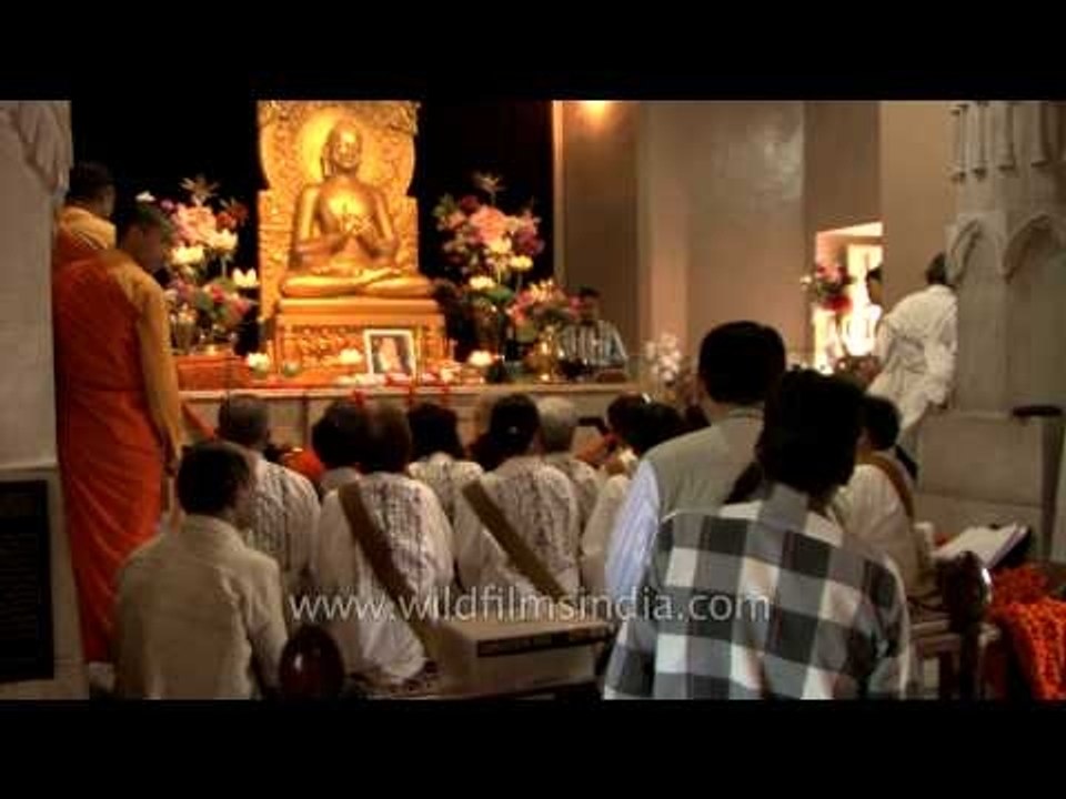 Devotees at Mulgandhakuti Vihar - Sarnath