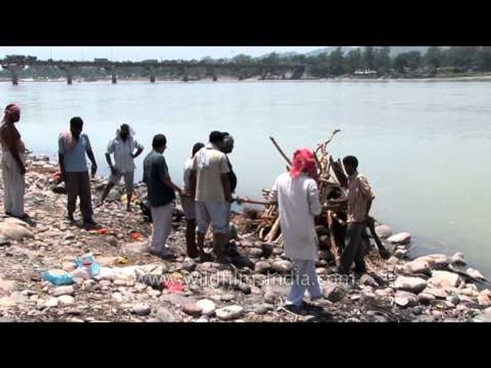 Cremation of a Hindu - Chandi cremation ghat