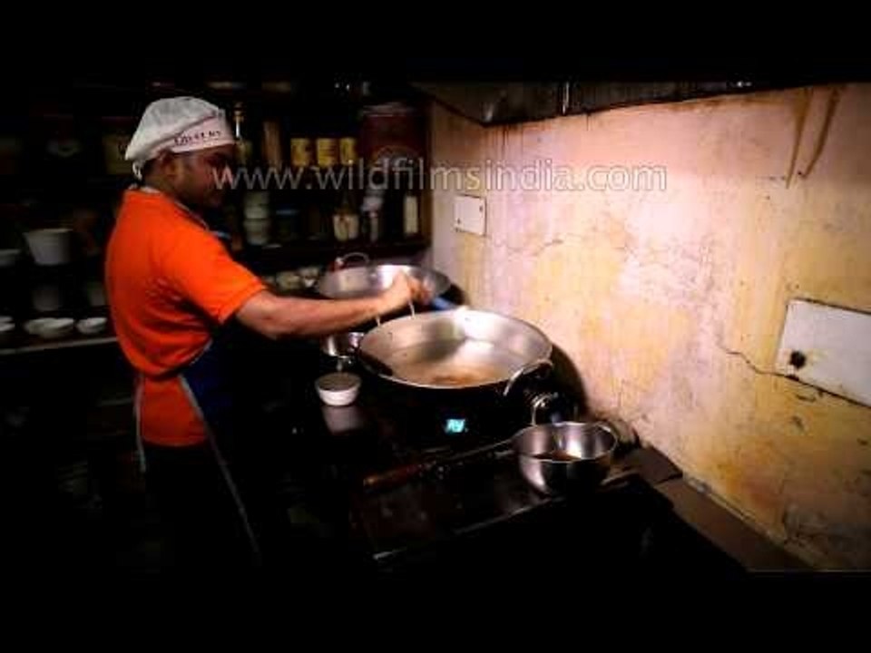 Learn how to make Bengali cuisine - Pabda Tel Jhaal