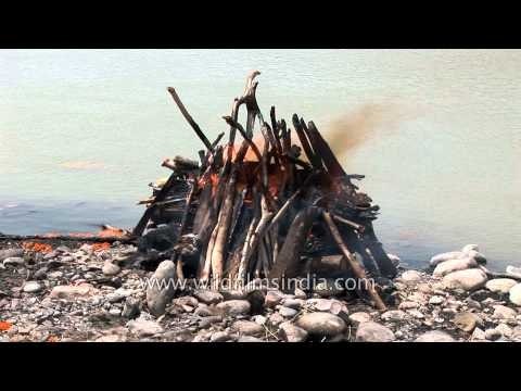 Hindu cremation at the ghats of Haridwar