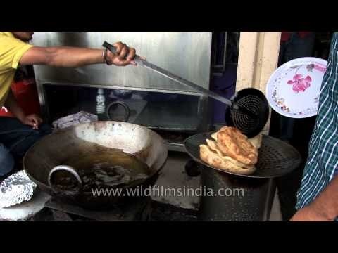 Roadside vendor frying bhature : Mussoorie