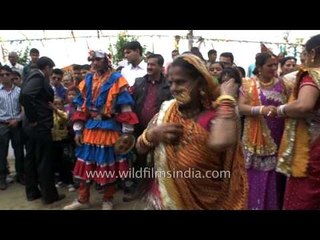 Groom's parents dancing as the 'baraat' depart from their place