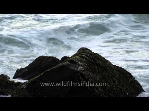 Splashing waves hitting the rocks of Kanyakumari