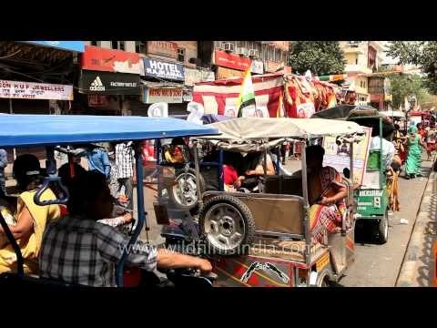 Devotees take e-rickshaws to reach Shri Digambar Jain Lal Mandir