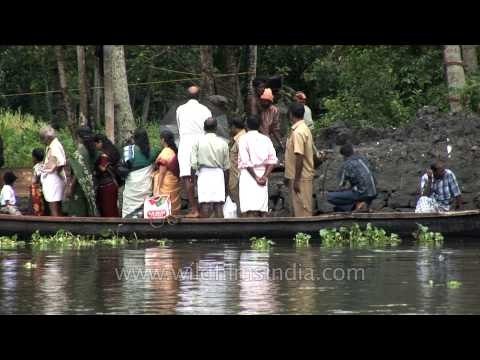 Visitors at the 54th Nehru International Boat Race, Alleppey